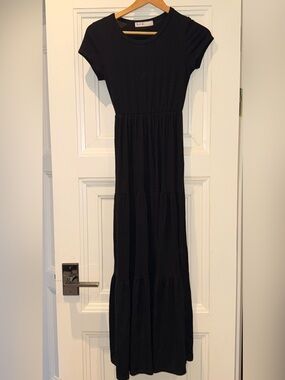 Women's Black Tiered Maxi Dress — Casual Everyday Style